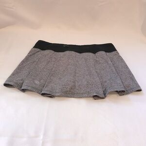 Lululemon Pace Rival Mid Rise Skirt Color Black/ Gray ( Size 8) Lined